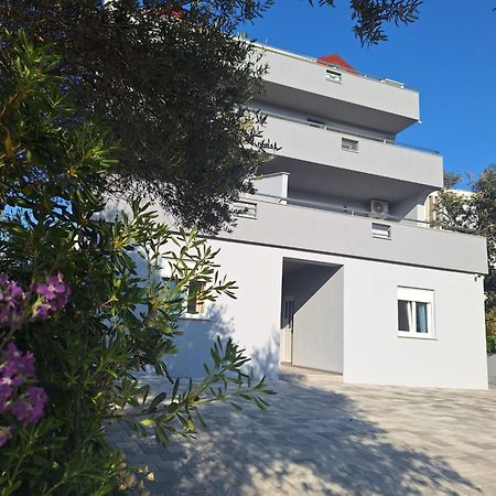 Apartments Miki 2 Новалья Экстерьер фото