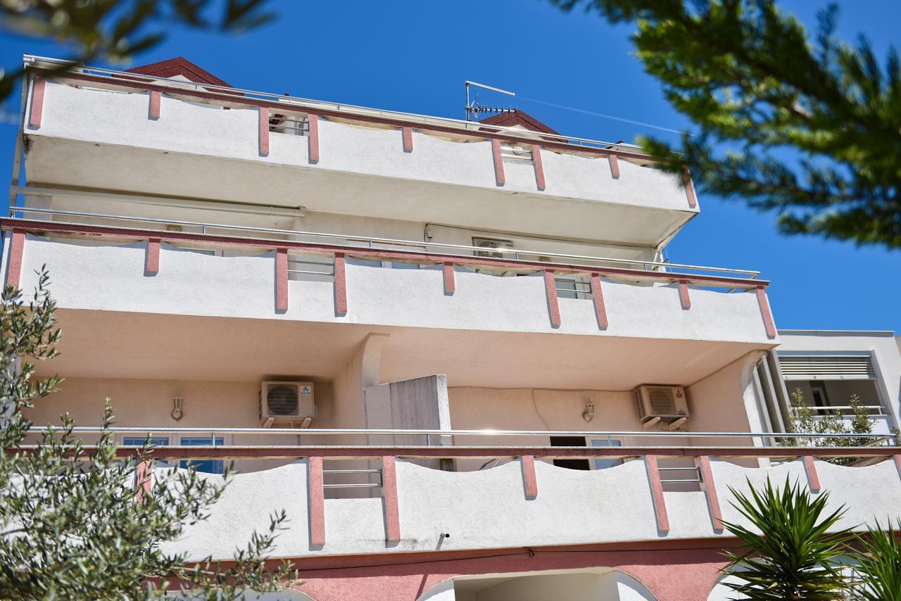 Apartments Miki 2 Новалья Экстерьер фото